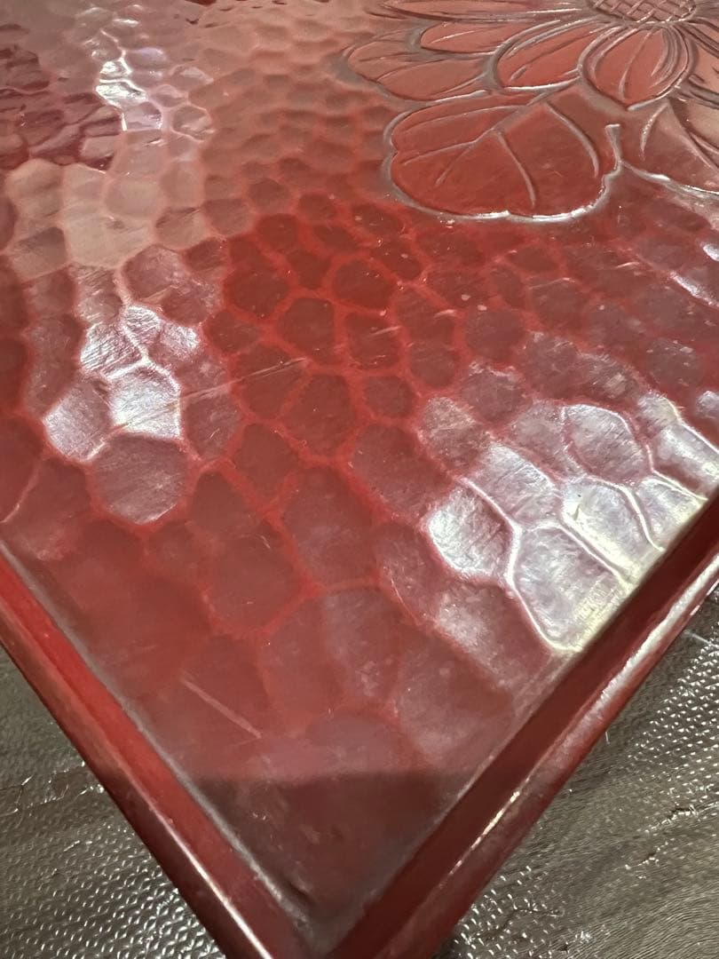 赤い花模様の座卓　漆塗り