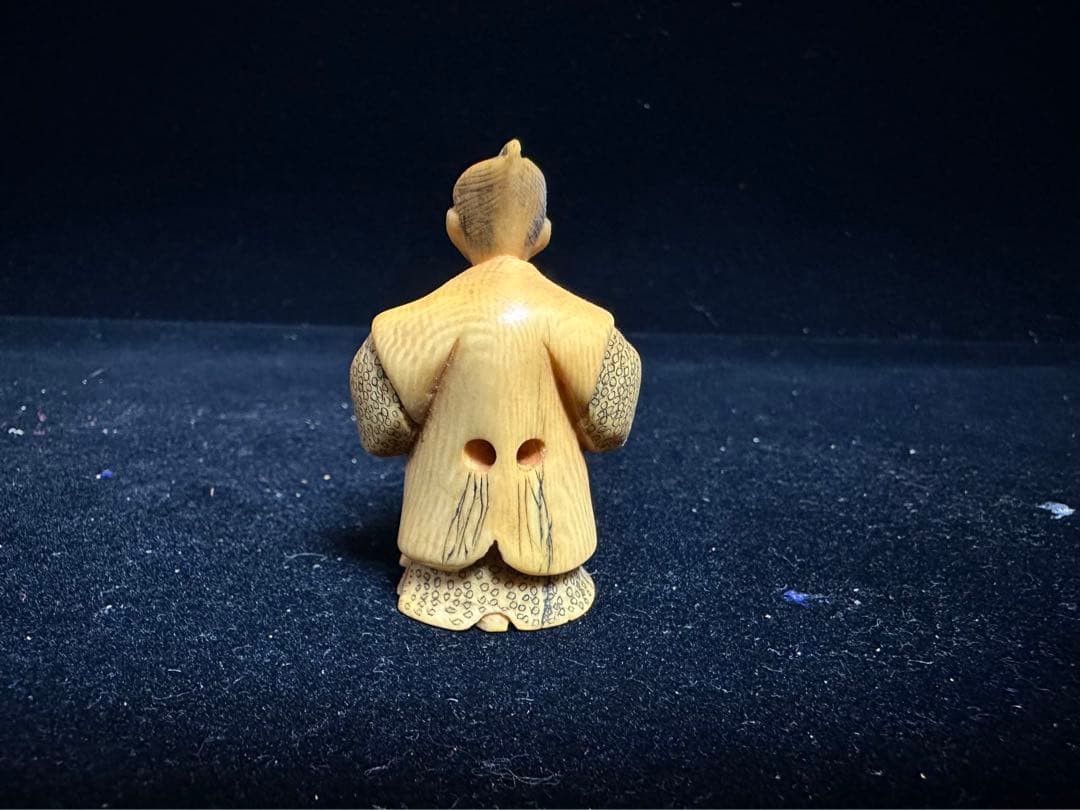 極上　根付　天然素材　彫刻 置物　細密細工　骨董　アンティーク