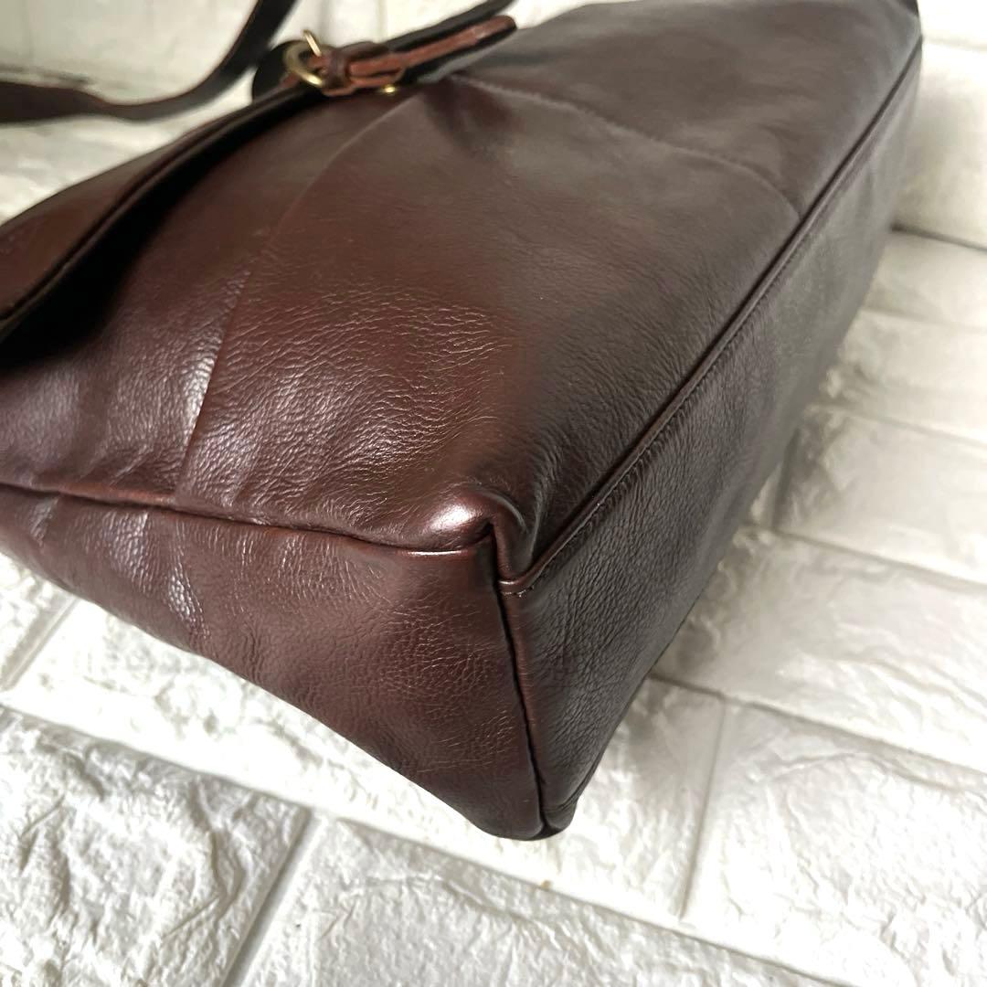 まーイルビゾンテ レザー フラップ ショルダーゴールド金具 ダークブラウン