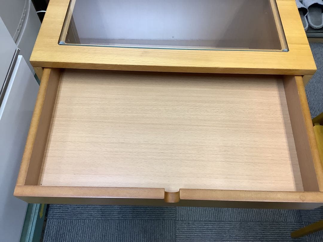 ガラス天板　キャビネット　無垢材