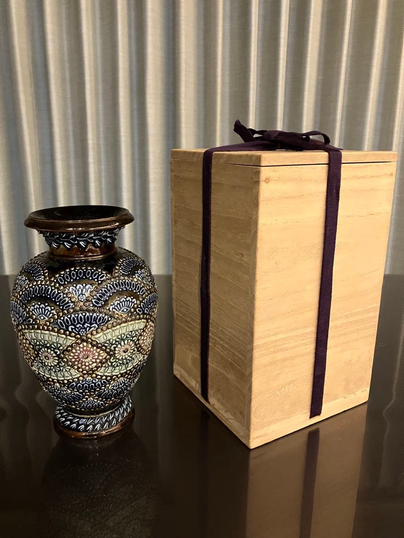 1882年製 ロイヤルダルトン窯　ロイヤルドルトン窯 花瓶 彩釉葉文花生　模様