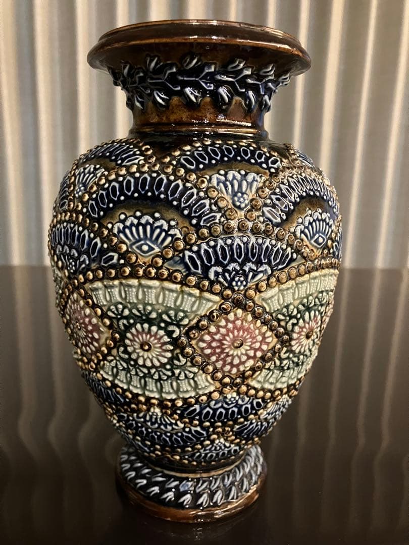 1882年製 ロイヤルダルトン窯　ロイヤルドルトン窯 花瓶 彩釉葉文花生　模様