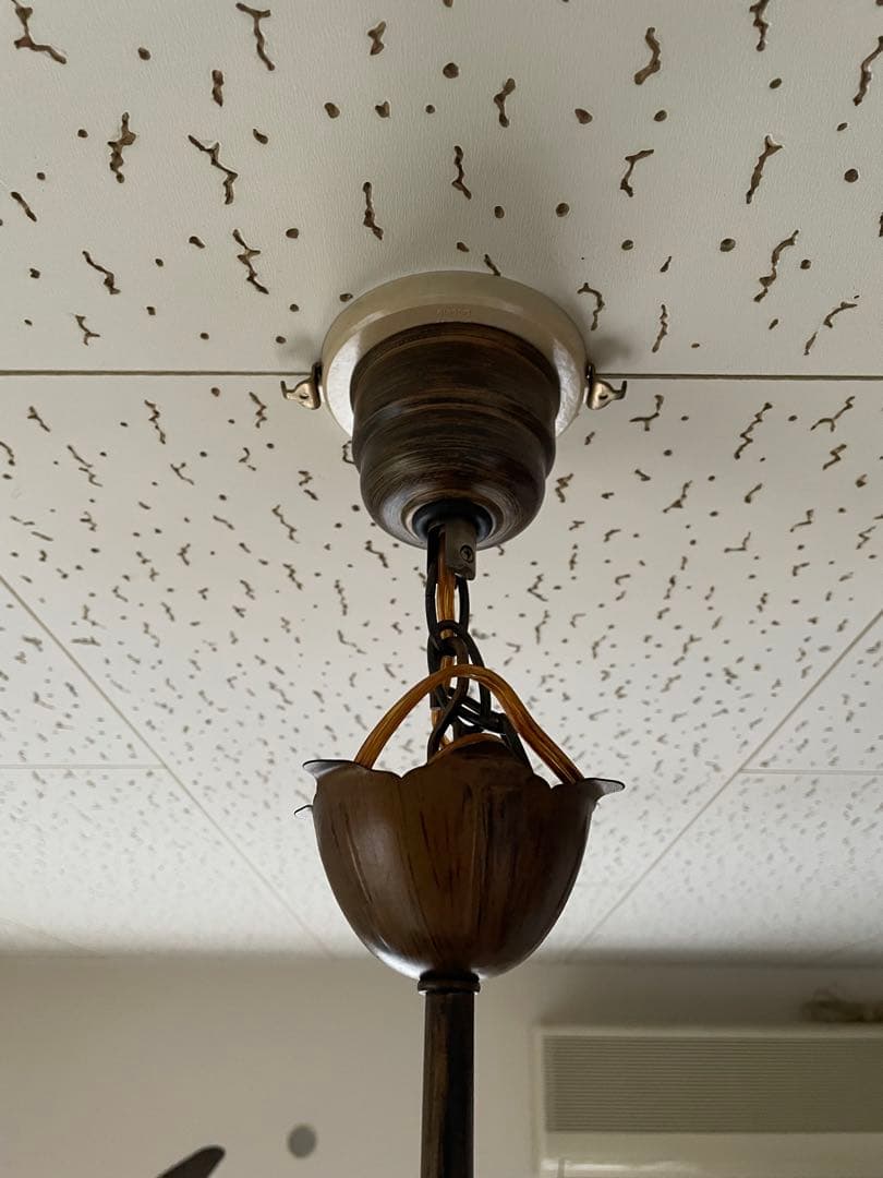 【中古】クラシックシャンデリア 3灯 ブロンズ・白　アンティーク