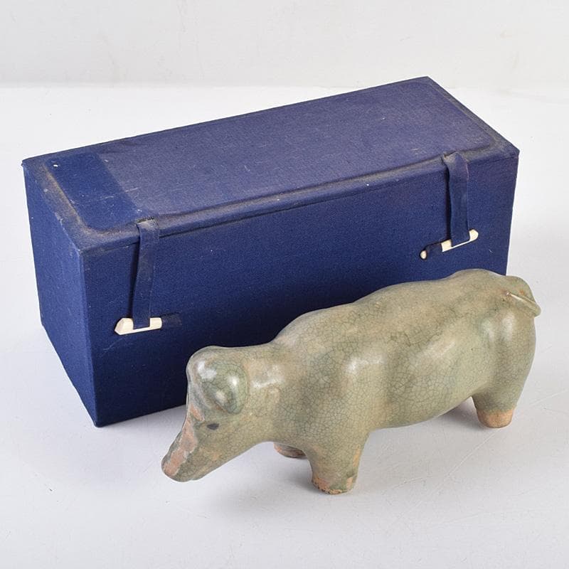 中国　龍泉窯　青磁　神獣　牛　置物　C　R9319