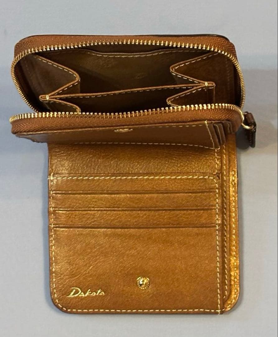 【再値下げ】《未使用品》Dakota コラジョ二つ折り財布 ブラウン レザー