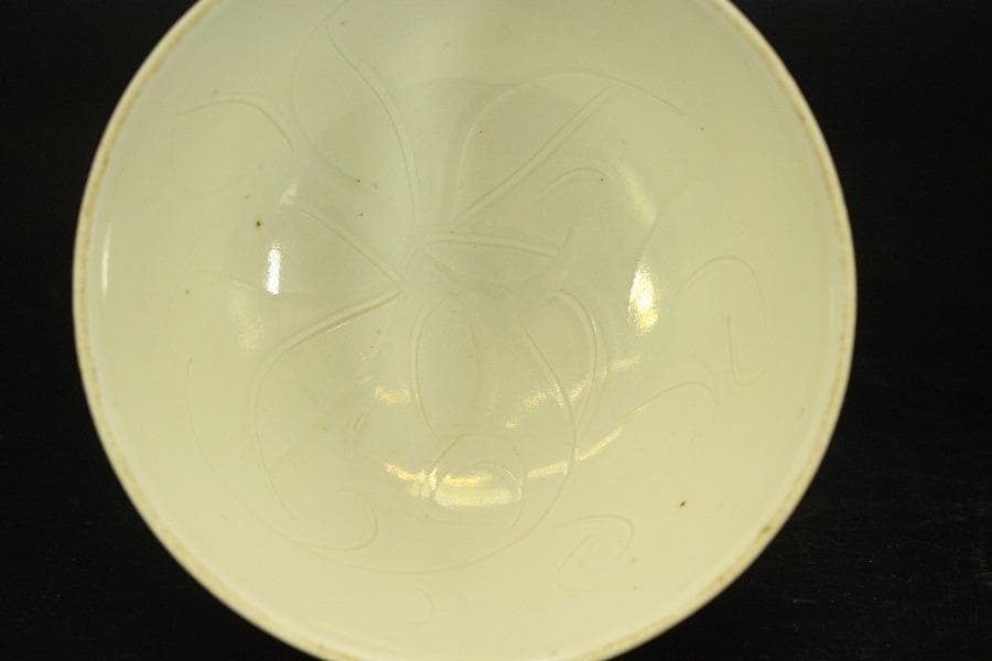 中国美術 白磁 刻 花紋 碗 一対(A281)