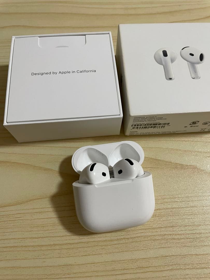 Apple AirPods 4 本体 ホワイト 充電ケース付き