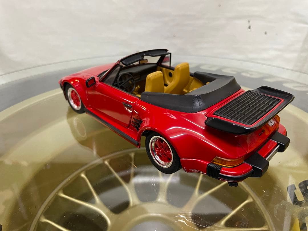 ポルシェ930 ターボ　1/18スケール