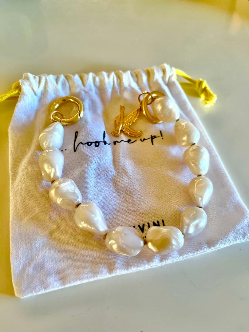 【美品】LOUVINI ハンドストラップ PETIT ROMY　PEARL