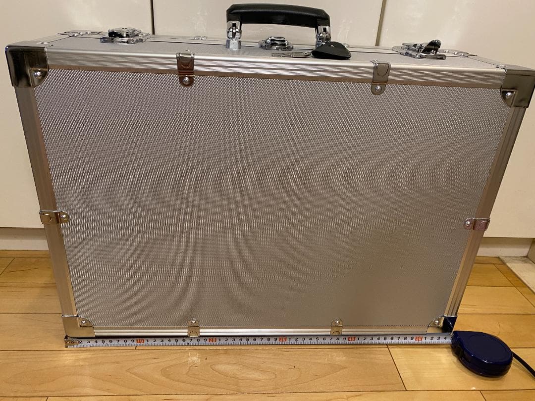 大型アルミトランク 外寸:約55cm×38cm×19cm