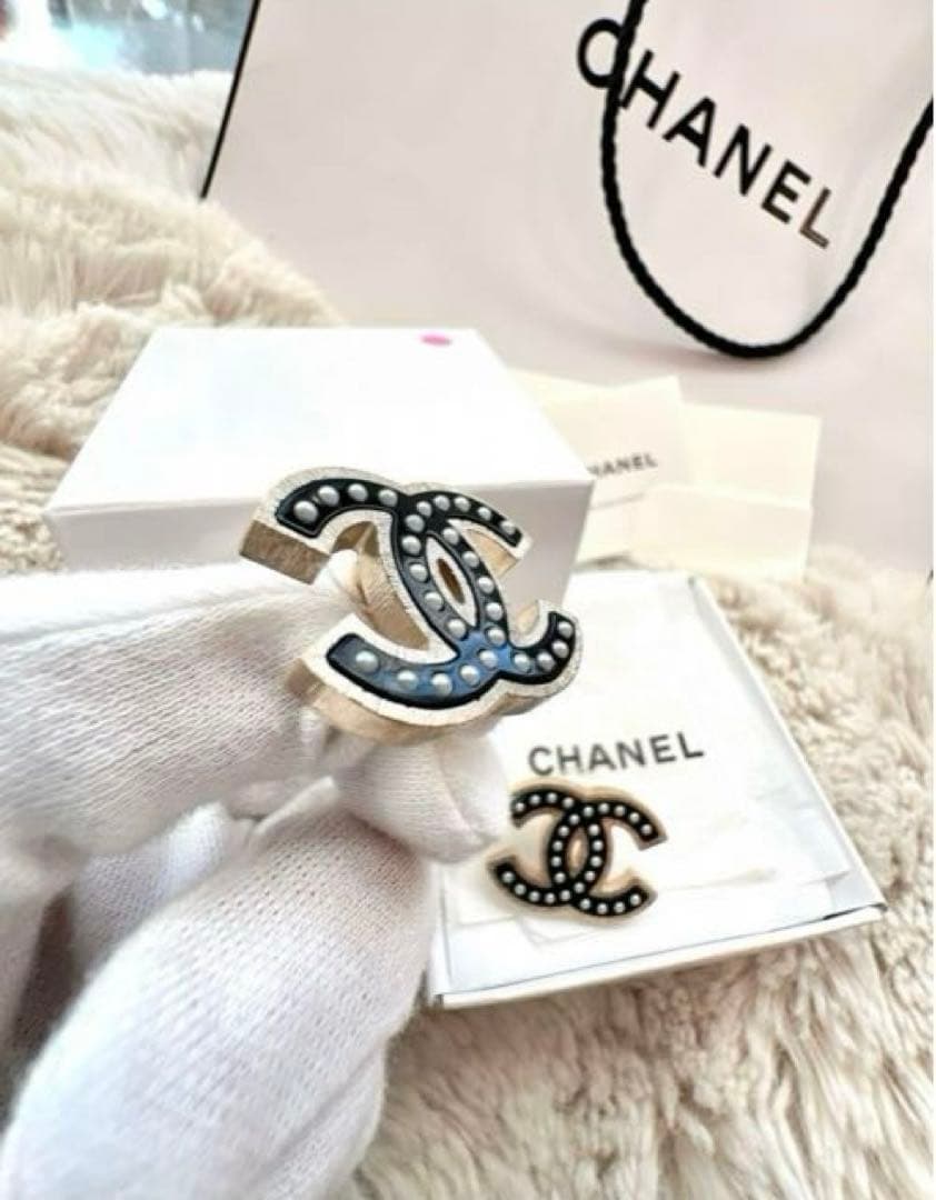 安心の正規品❣️極美品！日本に数点のみ入荷❣️存在感大❣️CHANELピアス【両耳】