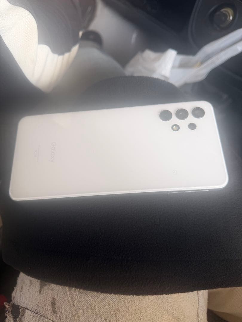 ホワイト トリプルカメラ スマートフォン GALAXY s32 SIMなし