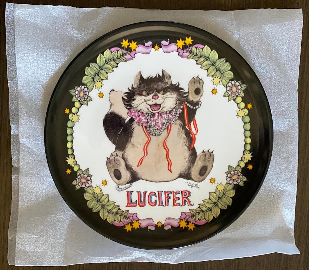 ディズニーストア　ヒグチユウコ　紅茶空き缶・プレート・ハンドクリームセット