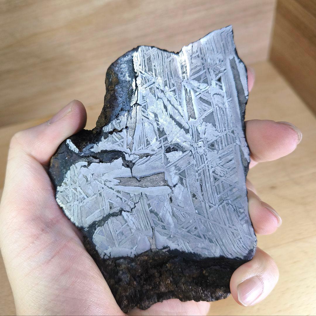 極上 アルタイ鉄隕石 700g 隕石　パワーストーン　宝石 天然石