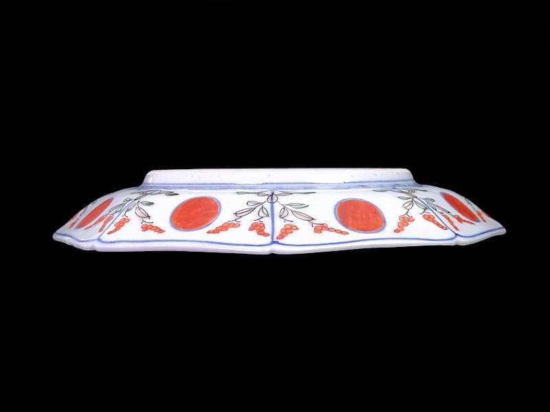 大聖寺伊万里　金襴手　菊花四方襷紋に団龍紋の図　７寸皿　607AS-DAg