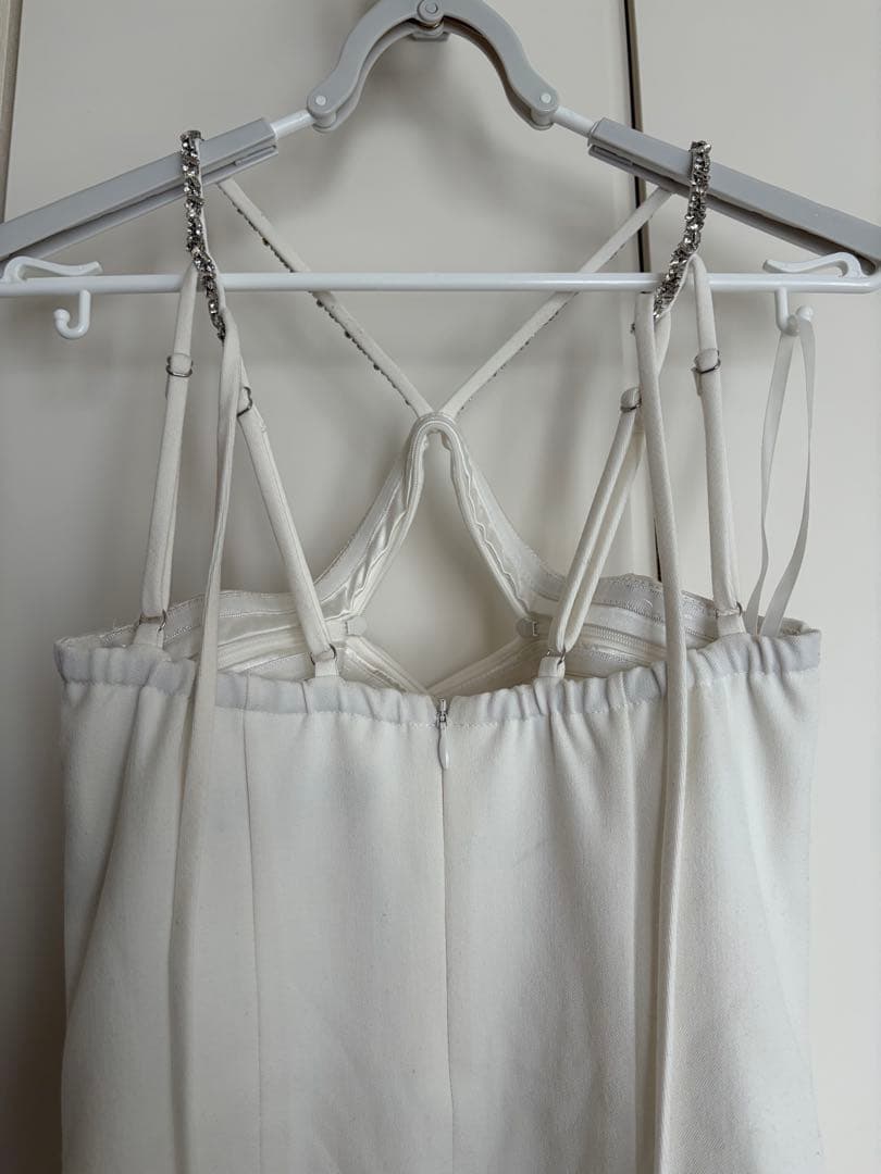 ROBE de FLEURS Glossyホワイトバックリボンスリットドレス