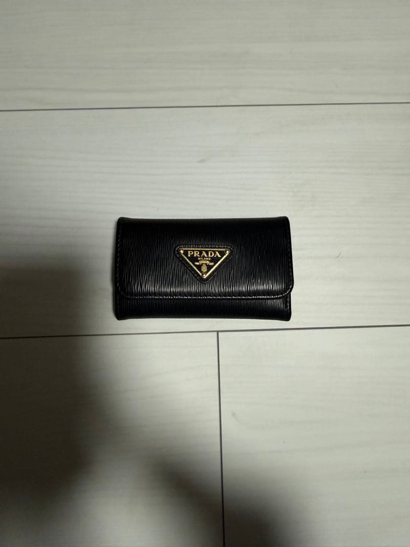 PRADA ブラック レザー キーケース