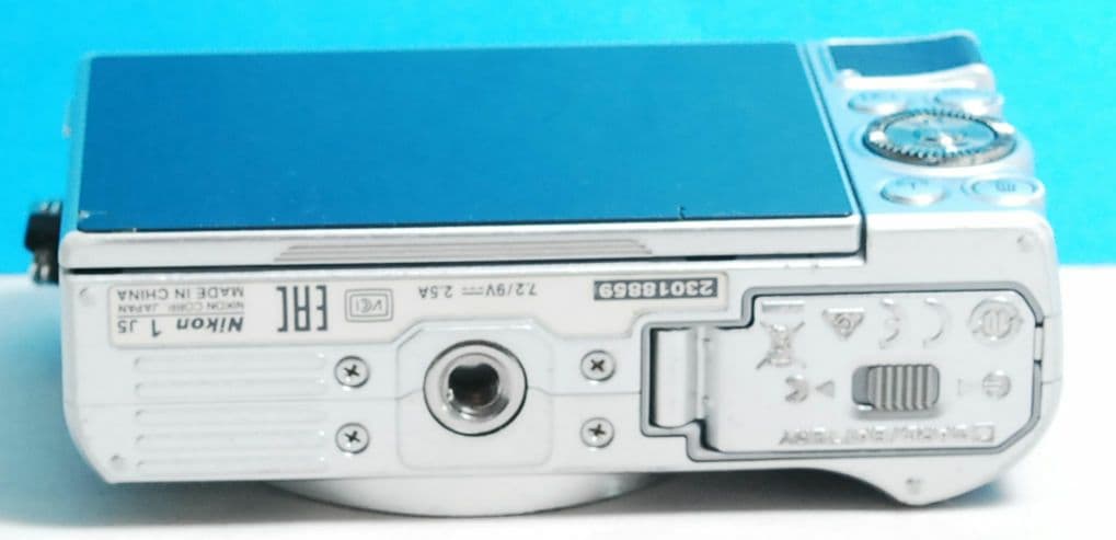 NIKON 1 J5 シルバー　ボディ　送料無料