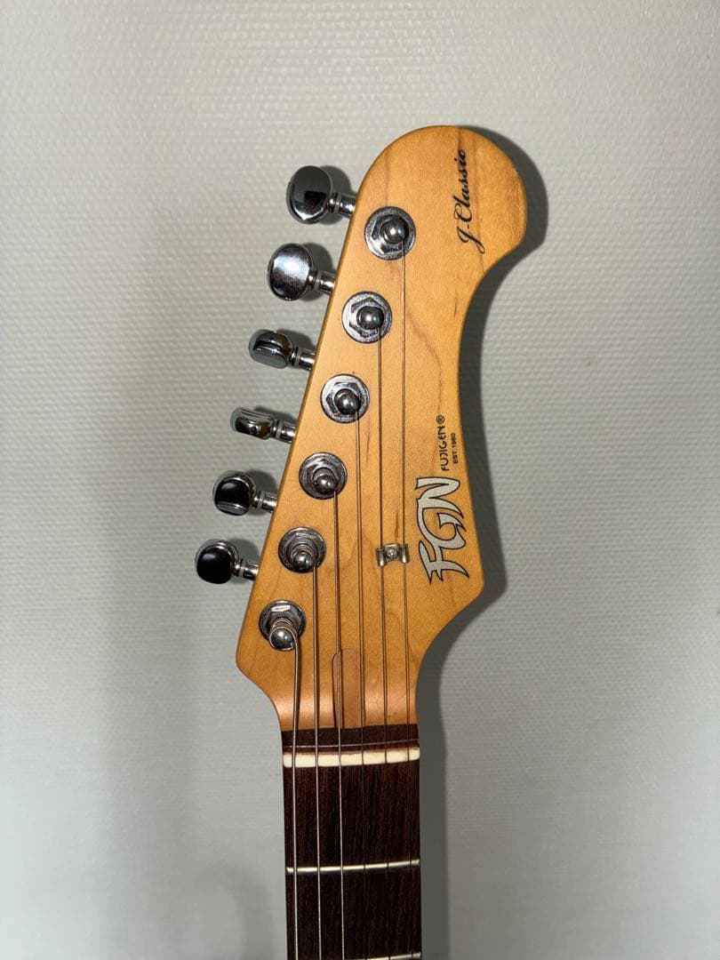 FGN jst-5r ストラトタイプ　レインボートーン エレキギター