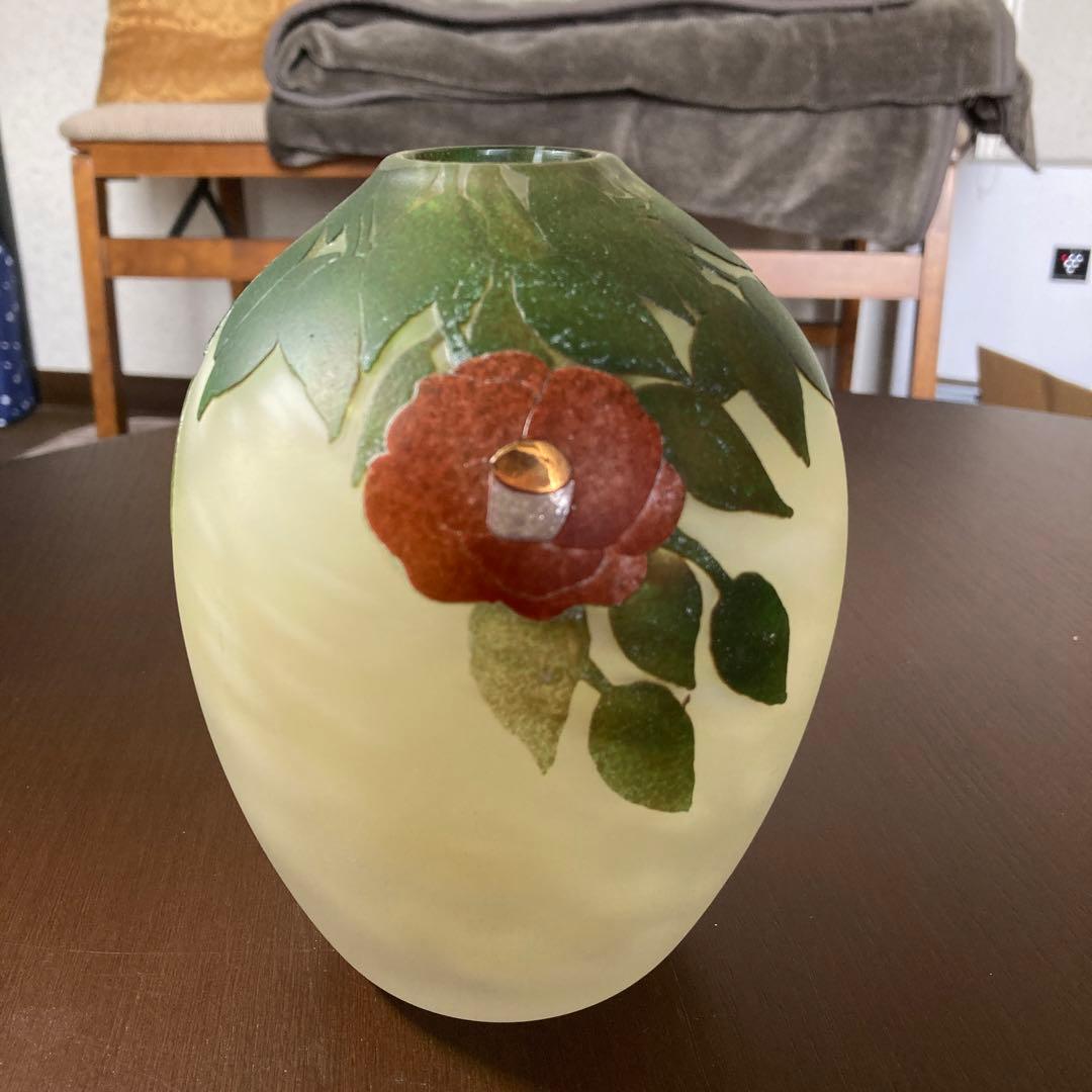 ガラス花瓶　椿模様