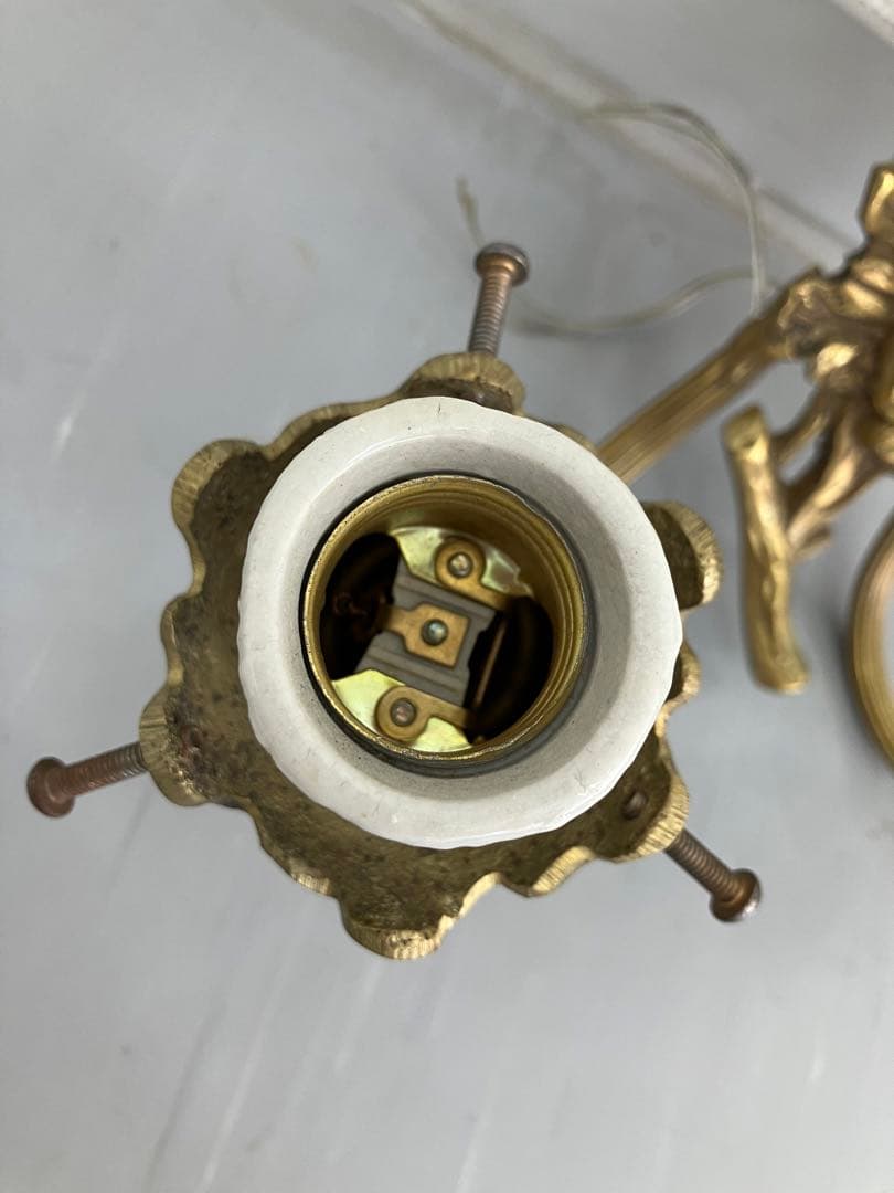 アンティークな壁掛照明器具　2灯　ガラス製ビー玉風シェード　お洒落な玄関照明葡萄