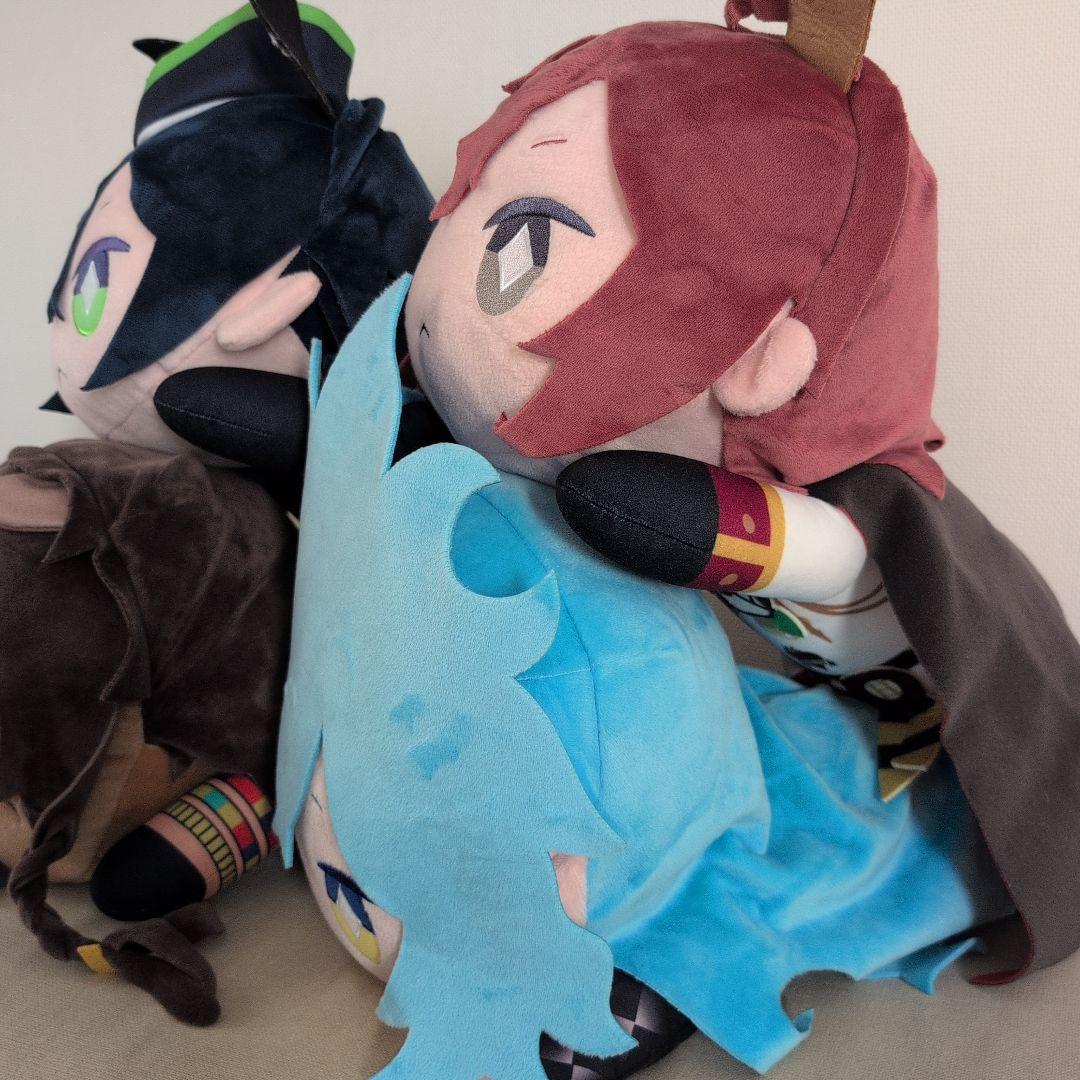 ツイステ　寝そべりぬいぐるみ　寮長　4体セット　イデア　マレウス　リドル