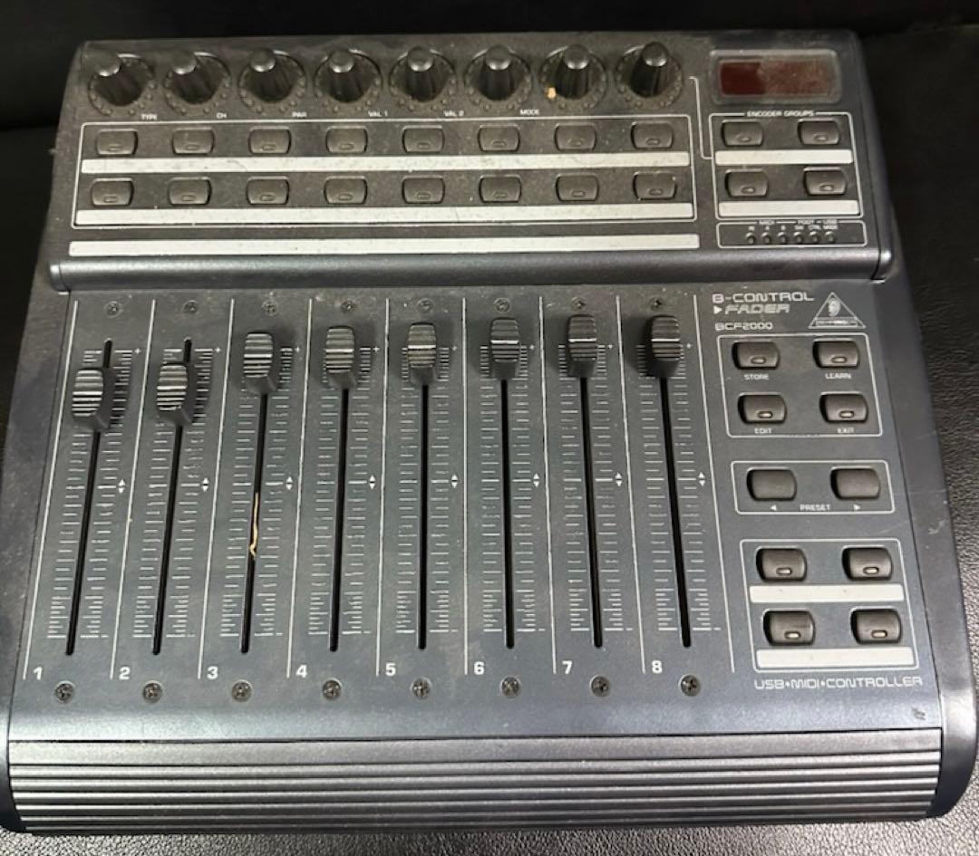 BEHRINGER ミキサー　BCF2000
