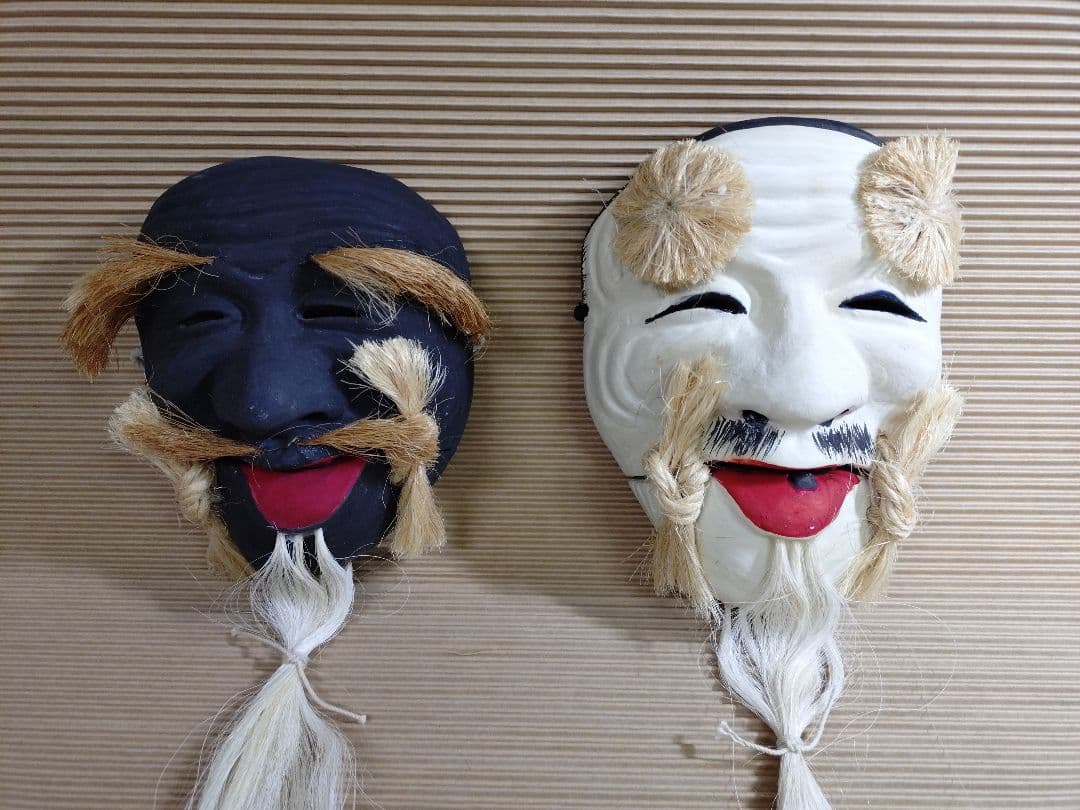 伝統的な能面 「翁」「黒式尉」 2点セット　木彫り　木彫　神楽