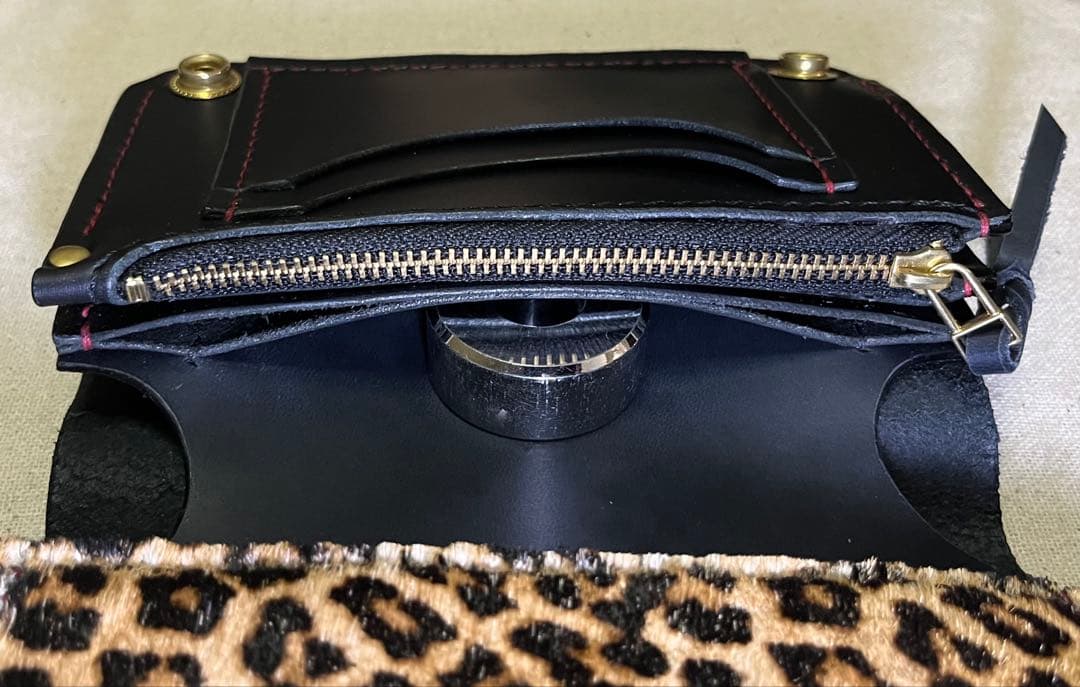 ミドル トラッカーウォレット ポケット部分本革ハラコ豹柄 3層 姫路レザー