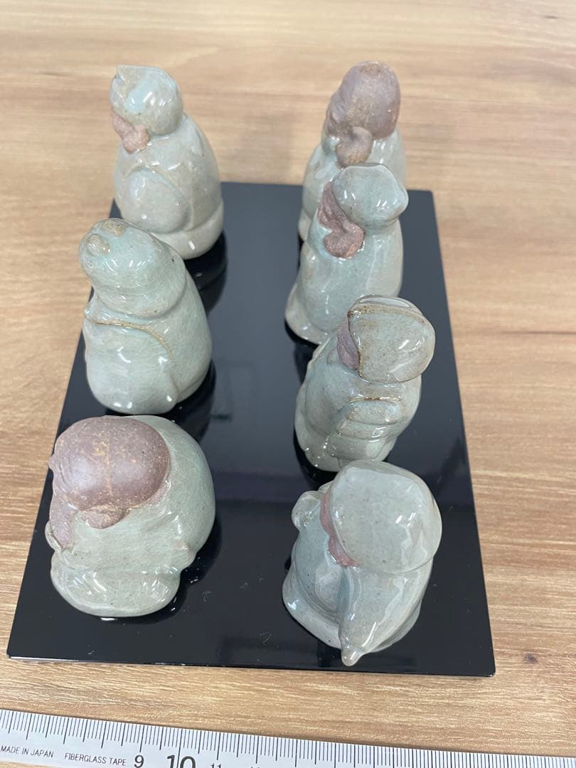 芳月作　芳月造　陶器製 七福神 置物セット 黒台座付き