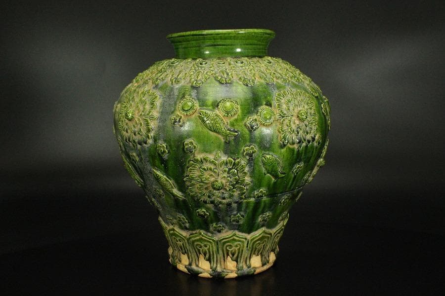 中国美術 緑釉 貼蓮花魚紋 装飾壷 高27.5cm(LC150)