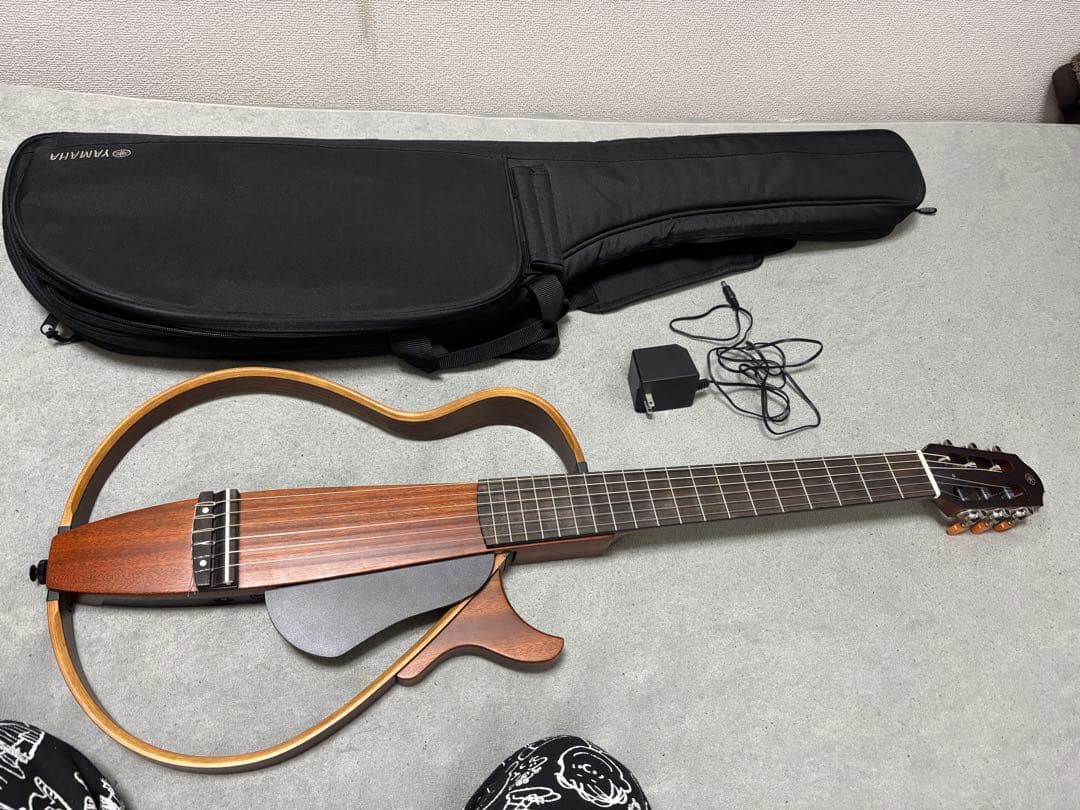 ヤマハ　サイレントギター　SLG200N