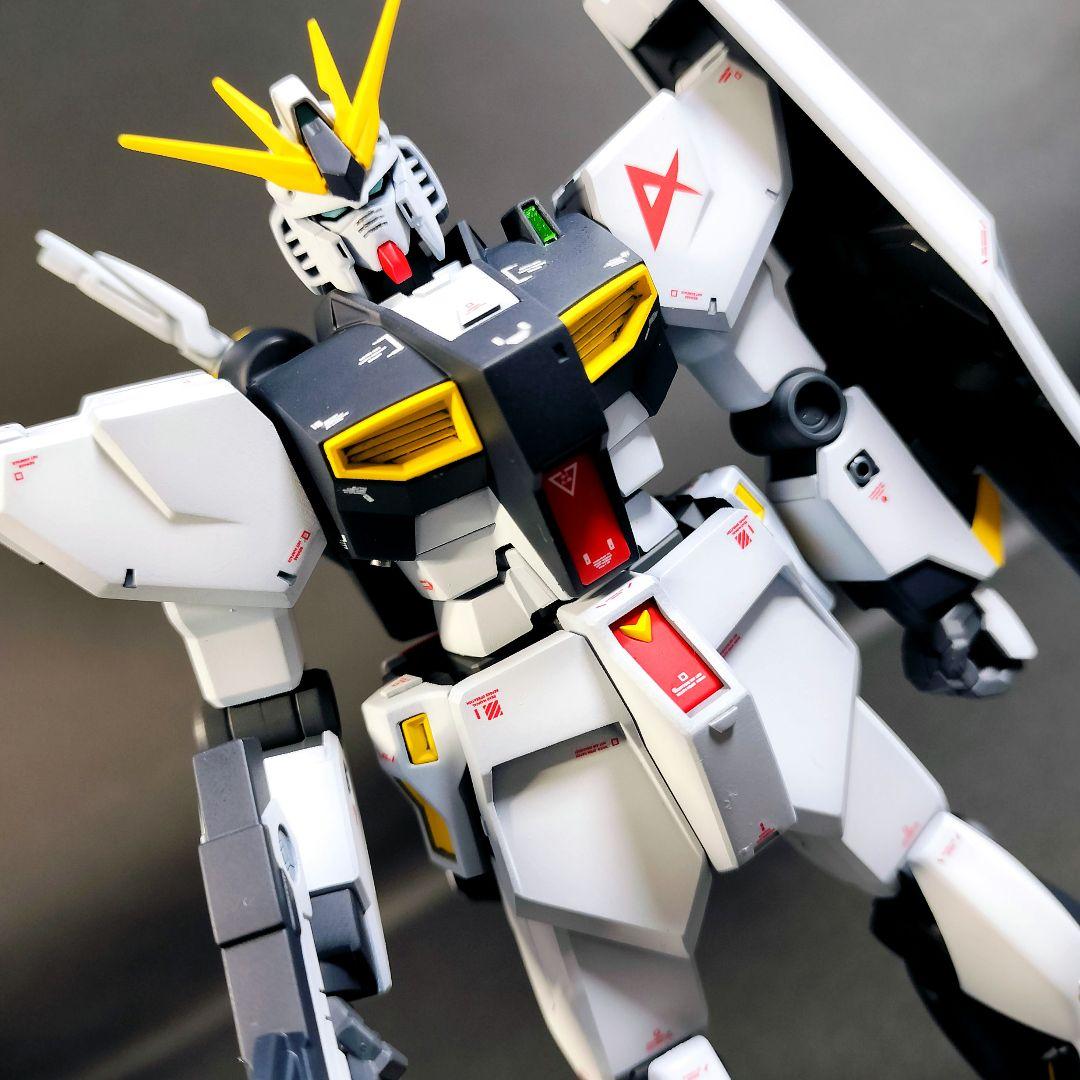 【塗装済み完成品】 νガンダム（EG）＋ブースターベッド（ガンダムベース限定）