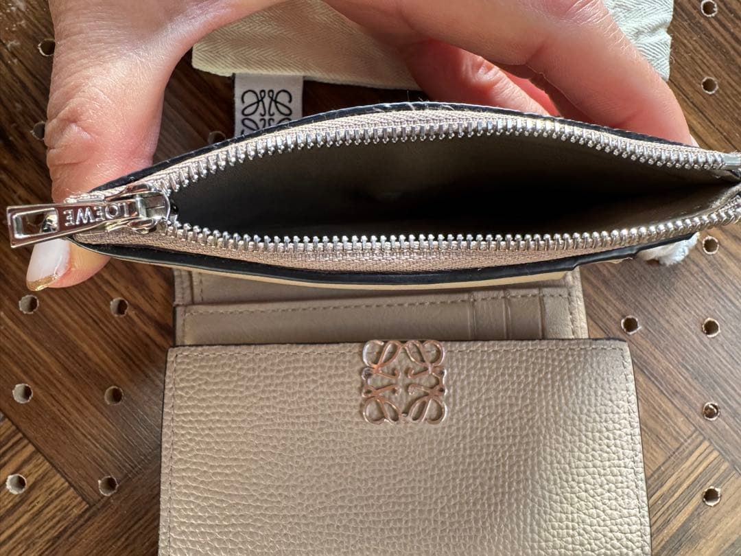 週末セール☆美品☆LOEWEロエベ☆アナグラム三つ折り財布