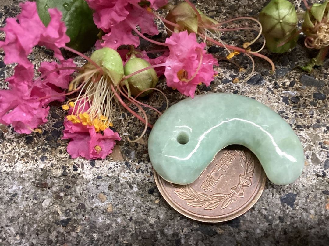 ✳摩訶不思議なパワー　糸魚川翡翠勾玉*本物硬玉　守護石をお身近に　鑑別書付本物を