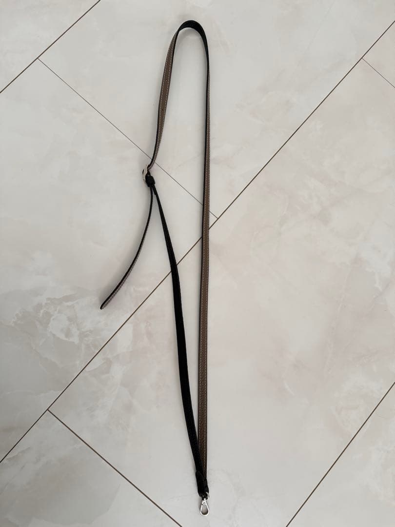 BOKAVENTURAストラップ ブラック/エトープ シルバー金具シングル