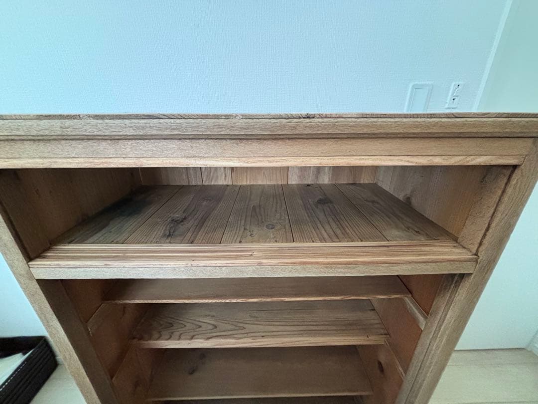 古家具　木製ガラス扉キャビネット 3段棚付き