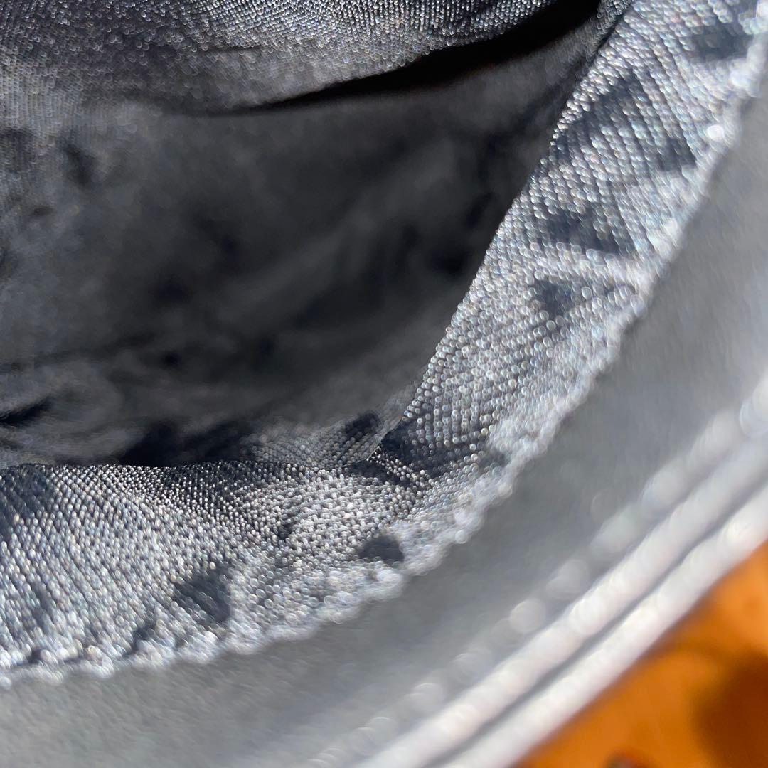 Issey Miyake ブラック ショルダーバッグ