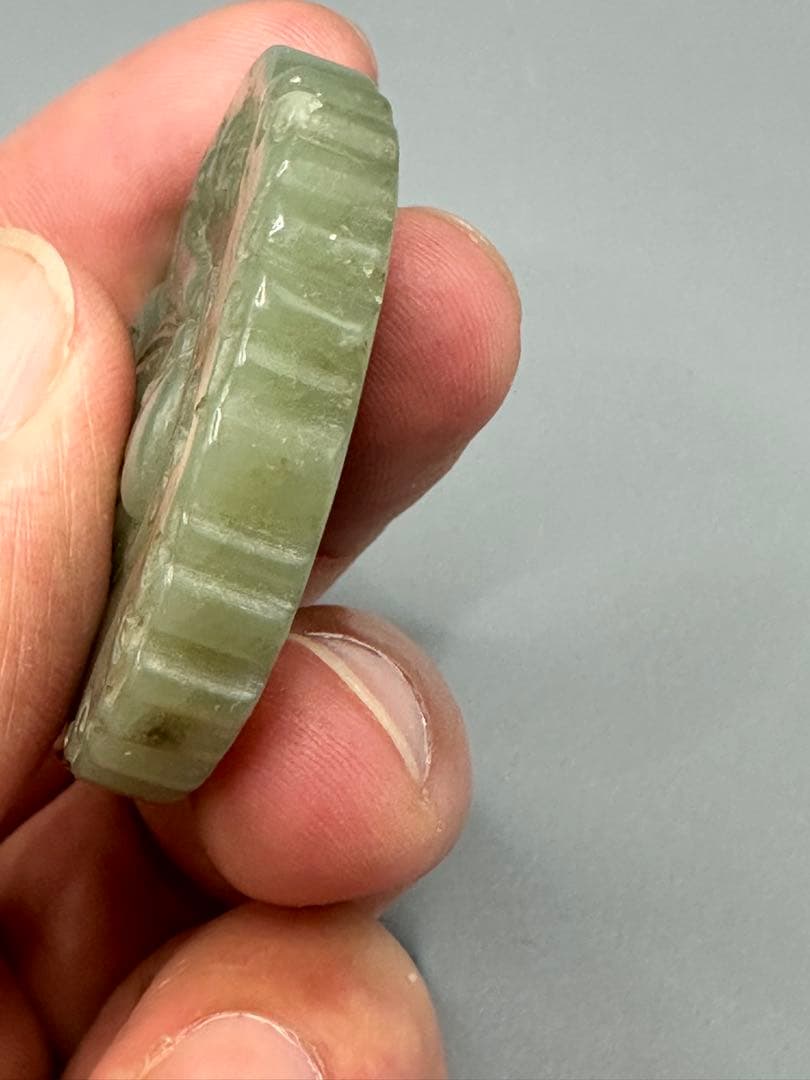 中国美術　ループタイ和田玉 古砡　根付 天然素材 置物骨董 笑顔の仏像 円形