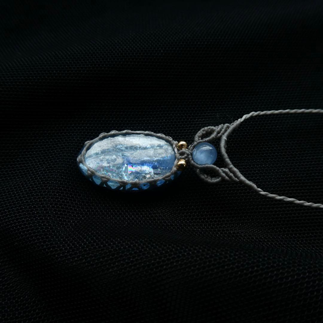 バイカラーカイヤナイトのマクラメネックレス