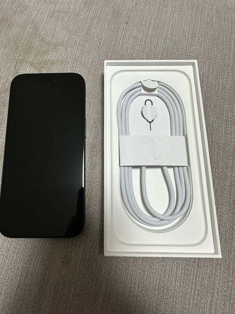 や*す様 Apple iPhone 16 ブラック　超美品