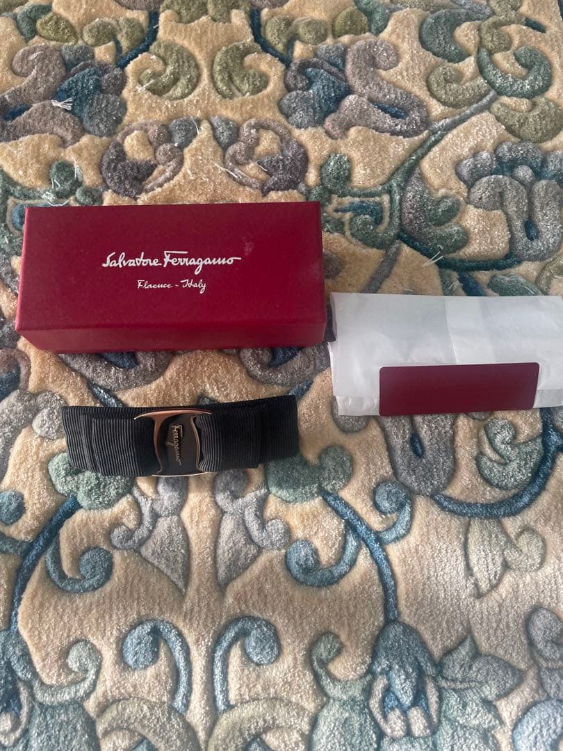 フェラガモ　ヴァリナ　バレッタ 黒