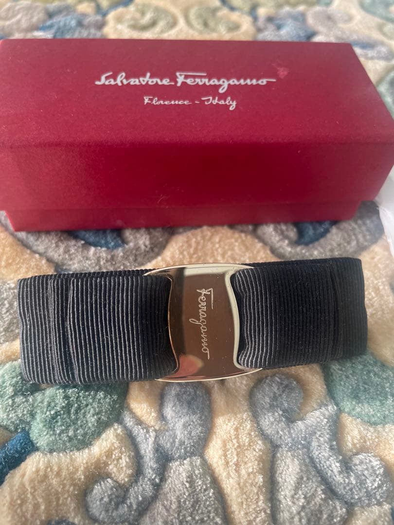 フェラガモ　ヴァリナ　バレッタ 黒