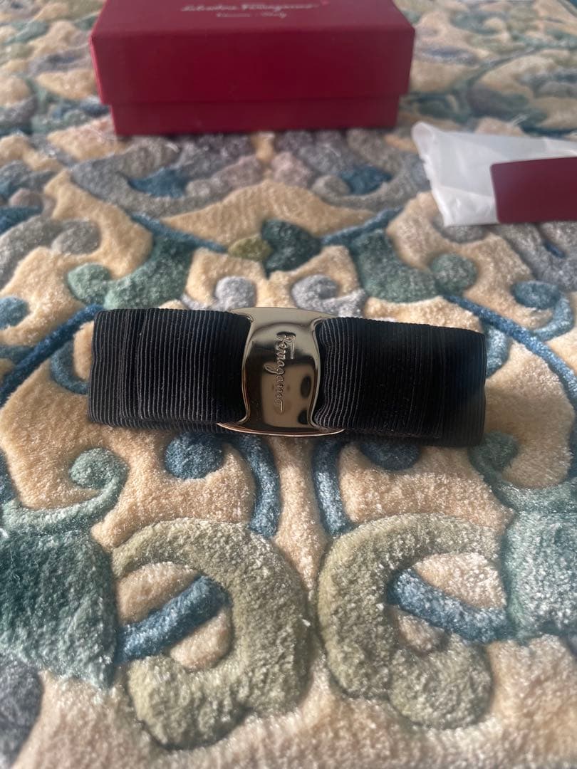 フェラガモ　ヴァリナ　バレッタ 黒