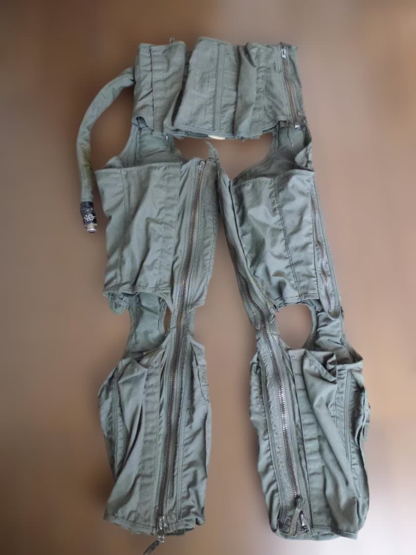 米軍実物 USAFフライトギア 耐GスーツCSU13 ジェットパイロット耐G服