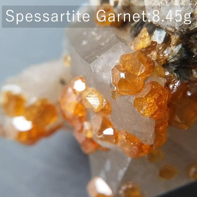 8.45g　ガーネット　煙水晶　スペサルタイト　母岩付き　共生鉱物　鉱物標本