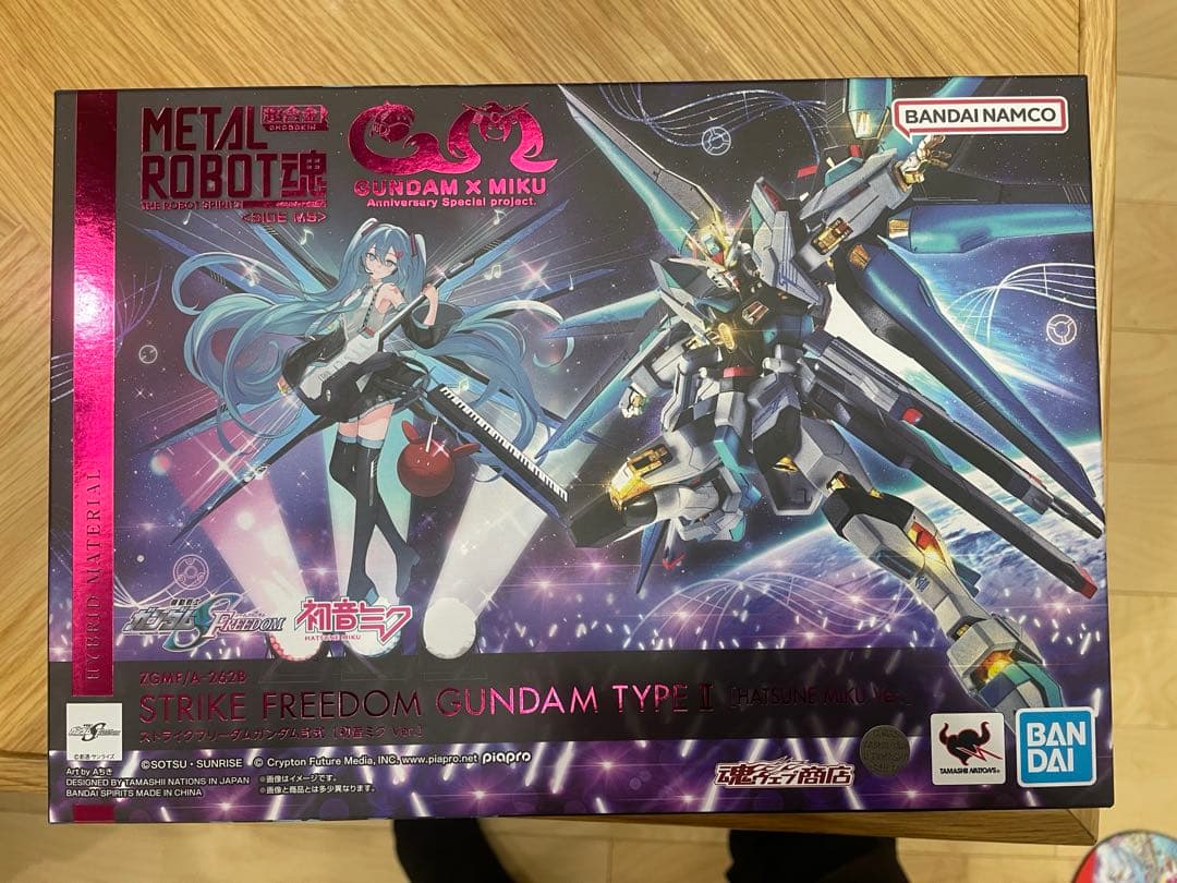る*な様 初音ミクVer ガンダム　ストライクフリーダム