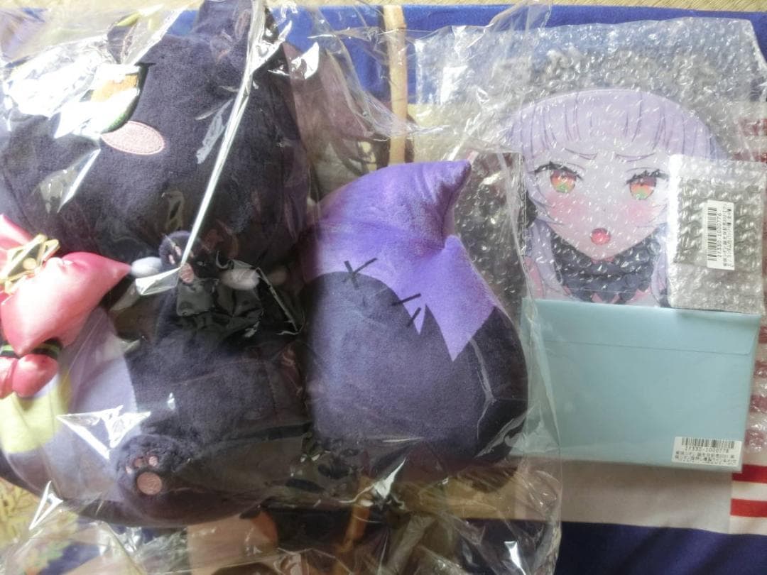 ホロライブ 紫咲シオン おっぱいマウスパッド ラバーマット 缶バッジ 誕生日記念