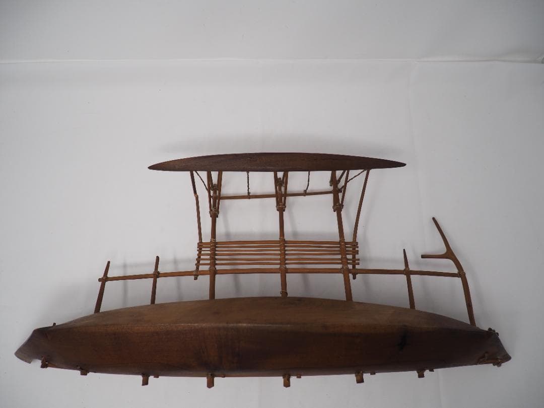 シングルアウトリガーカヌー　木製カヌー　ミクロネシア　ポリネシア　ミニチュア