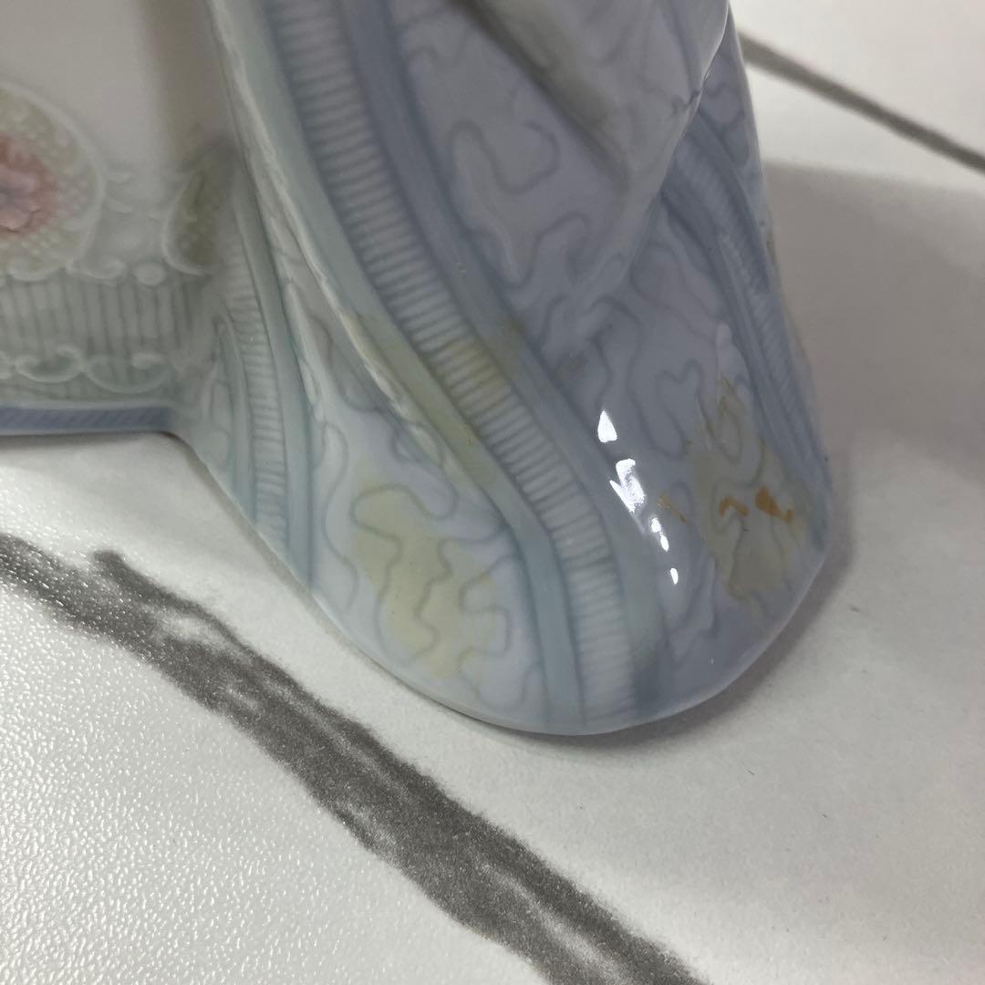 LLADRO リヤドロ 07622 花籠を持つ女性像 フィギュリン 箱付